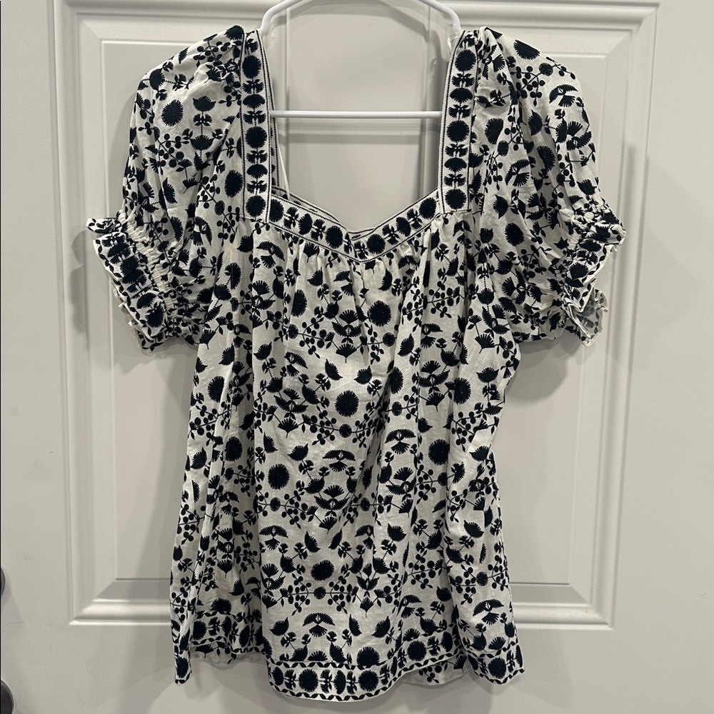 Max Studio London Black and White Floral Blouse tunic puff sleeve medium